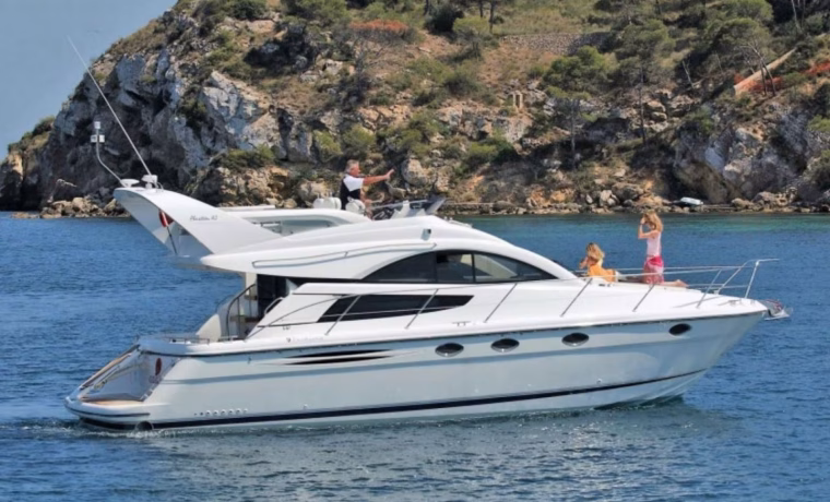 YACHT