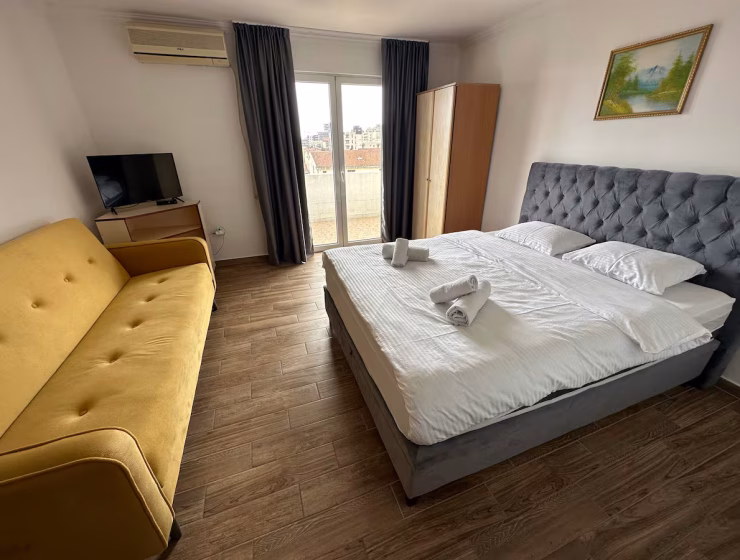 Yellow Studio with Terrace, Budva