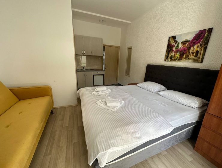 Yellow Studio with Garden, Budva